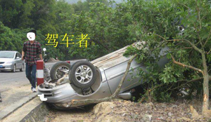 ����һ��Ů��H���������(d��ng) ��(d��o)��С܇���D(zhu��n)·߅