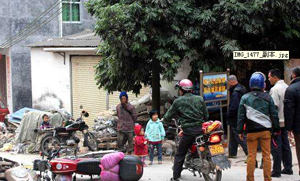 信宜兩摩托相撞 雙方在爭執(zhí)中出手 信宜兩摩托相撞 雙方在爭執(zhí)中出手