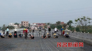 高州鎮(zhèn)江江口大橋建設(shè)進(jìn)展順利 春節(jié)前可通車(chē) 高州鎮(zhèn)江江口大橋建設(shè)進(jìn)展順利 春節(jié)前可通車(chē)