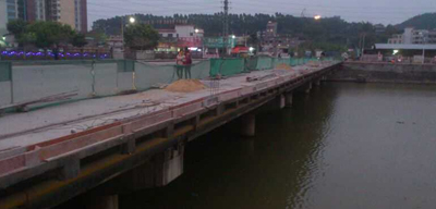 城南環(huán)島大橋修繕改造 兩旁護(hù)欄已被拆除 城南環(huán)島大橋修繕改造 兩旁護(hù)欄已被拆除