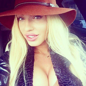 外國(guó)一美女裸照刊登雜志逼死老父 外國(guó)一美女裸照刊登雜志逼死老父