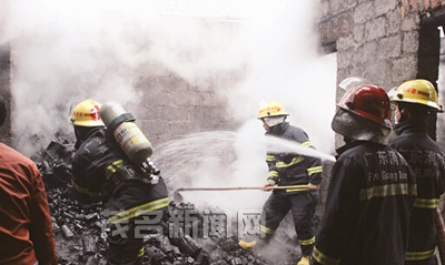 高州一木炭加工場起火 起火原因不明 高州一木炭加工場起火 起火原因不明