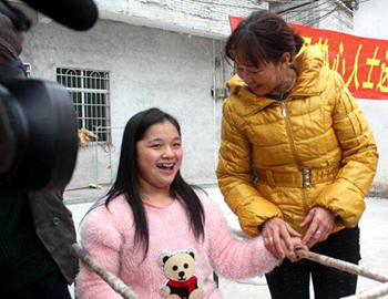 “囚車”里的少女:美婷 “囚車”里的少女:美婷