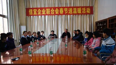 信宜企業(yè)下鄉(xiāng)為貧困戶送溫暖 信宜企業(yè)下鄉(xiāng)為貧困戶送溫暖