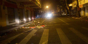 春節(jié)結(jié)束淘金灣公園附近垃圾遍地 春節(jié)結(jié)束淘金灣公園附近垃圾遍地