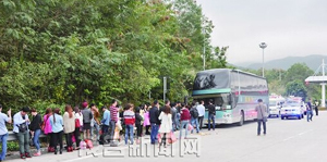 粵BF8690的超載大客車罰款2000元記12分出發(fā) 粵BF8690的超載大客車罰款2000元記12分出發(fā)