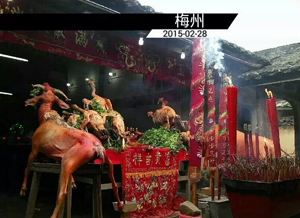 寧?kù)o的英雅街道因?yàn)槲覀兊牡絹?lái)顯得異常熱鬧 寧?kù)o的英雅街道因?yàn)槲覀兊牡絹?lái)顯得異常熱鬧